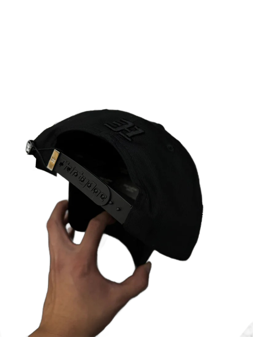 31 Hats Crystal Black