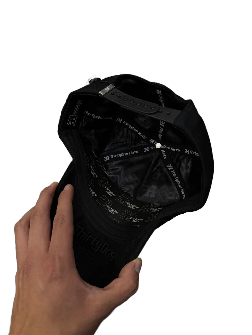 31 Hats Crystal Black